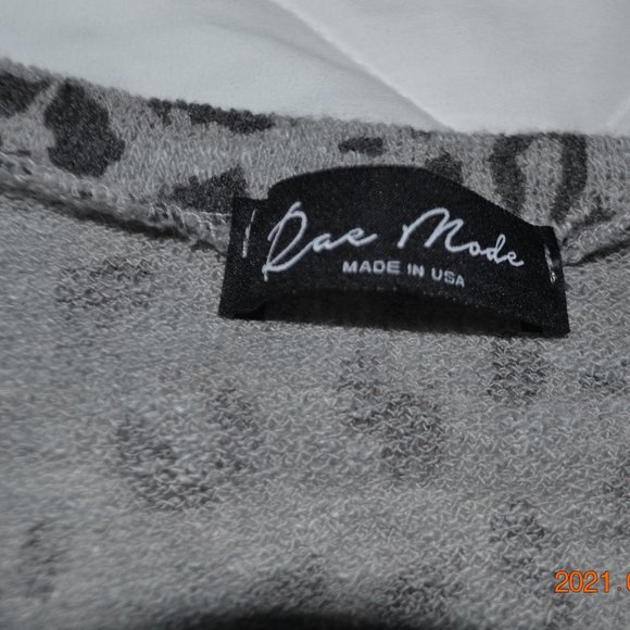 Rae Mode Top - Picture 3 of 4